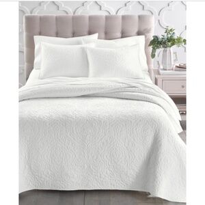 Charter Club Sculpted Paisley Embroidered Cotton Quilt, Full/Queen, Exclusively